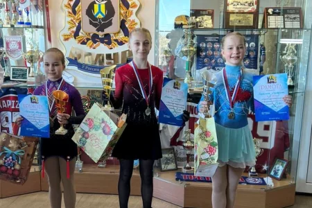 Островные фигуристы завоевали семь медалей в Хабаровске