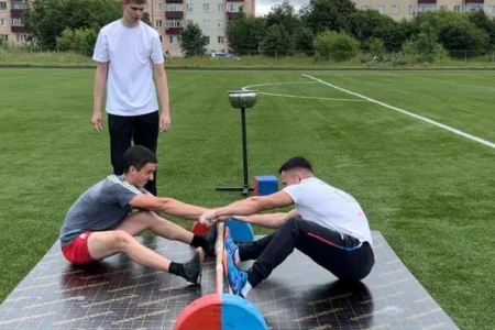 В Поронайске День физкультурника отметили соревнованиями по мас-рестлингу