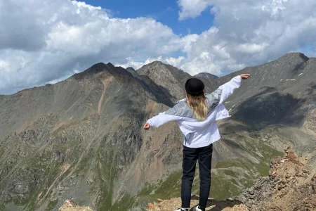 Космос, бесполезные вещи и нелюбимые школьные предметы: откровенные ответы сахалинских волейболисток