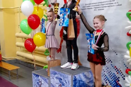 Островные фигуристы блистали в Хабаровске