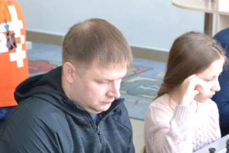 Алиса Маринина и Виктор Поляков стали победителями семейного турнира по шахматам