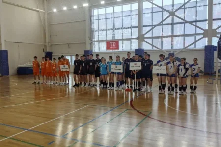 Волейболисты Углегорского района победили в Поронайске