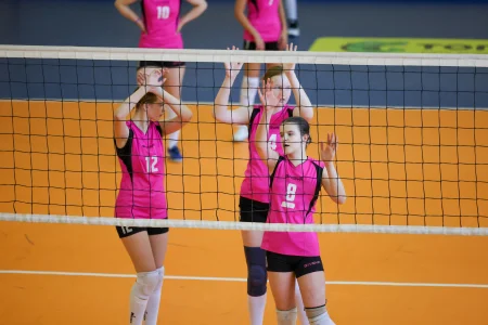 Островные волейболистки завоевали бронзовые награды полуфинала первенства страны