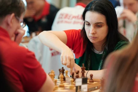 Воспитанница островных шахмат привела свою команду к серебру