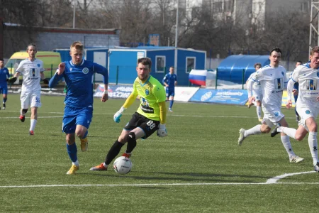 «Сахалин» начал с волевой победы