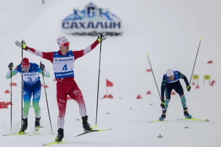 Сергей Забалуев опередил Александра Большунова на последних метрах мужской эстафеты