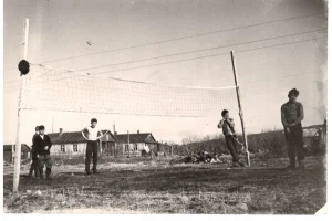 Волейбольная площадка на Парамушире (1950-е годы)