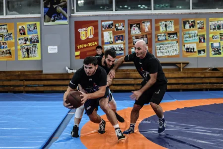 Звезды мировой борьбы провели открытую тренировку