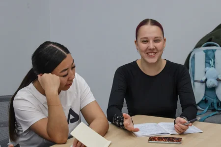 Сахалинские инструкторы по спорту проходят тренинг «Аквааэробика для беременных»