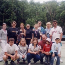 Участники первого теннисного турнира среди любителей (семейные пары). 12.06.2005. 