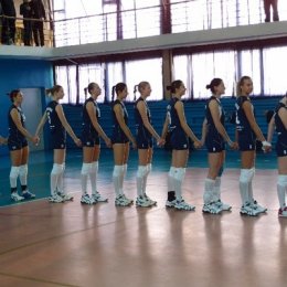 ВК "Сахалин" в Санкт-Петербурге перед повторной игрой со "СЛЮШОР-Экран". Через полтора часа "Сахалин" одержит первую победу в своей истории. 