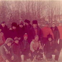 Как молоды мы были... Сборная команда села Онор по хоккею с мячом. 1983 год. 