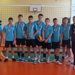 Андрей Барановский с командой Приморского политехнического колледжа