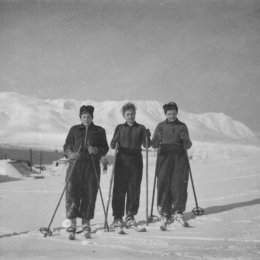 Лыжницы. Поселок Байково, остров Шумшу, 1952 год