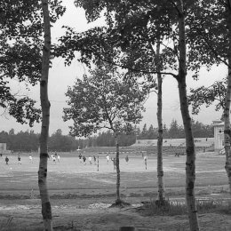 Стадион в городском парке Южно-Сахалинска
Матч чемпионата области по футболу (1964 год)
