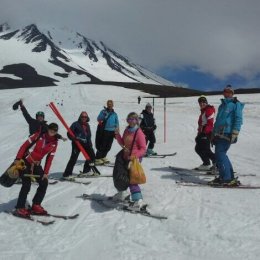 Сахалинские горнолыжники готовятся к сезону на склонах камчатских вулканов