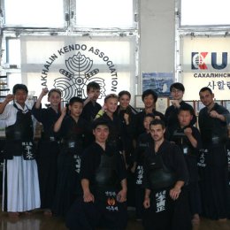 Обладатель V дана провел мастер-класс по кендо в Южно-Сахалинске