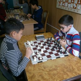 В квалификационном турнире в Холмске сыграно 48 партий различного качества