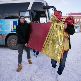 Хоккеисты ПСК «Сахалин» поздравили с Новым годом воспитанников Троицкого детского дома