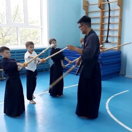 Члены юниорской сборной области провели тренировку по кендо для начинающих