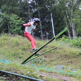 Сахалинские летающие лыжники определили лучших на первенстве в честь Дня физкультурника