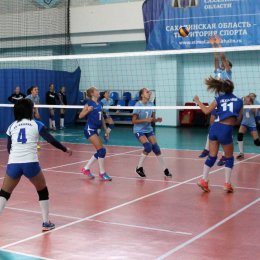 В женском чемпионате города по волейболу участвуют шесть команд