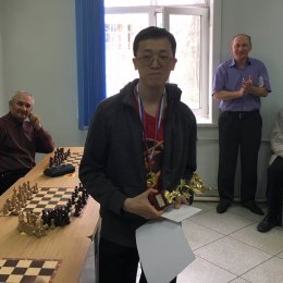 Дмитрий Ден выиграл открытый чемпионат Южно-Сахалинска по быстрым шахматам