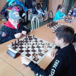 Победителя турнира по быстрым шахматам в Холмске удалось выявить только после подсчета дополнительных показателей
