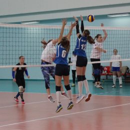 В Южно-Сахалинске стартовал чемпионат Сахалинской области по волейболу среди женских команд