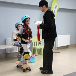 Шахматистки Таисия Дворцова и Вероника Осташко завоевали медали первенства области по скейтбордингу