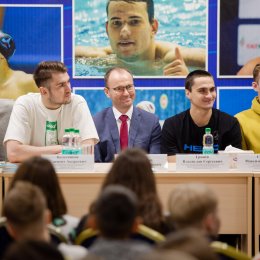 Участники Кубка России поговорили с сахалинскими спортсменами