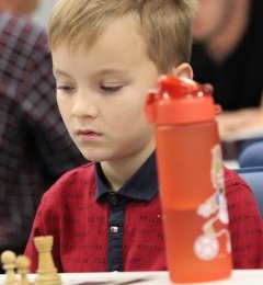 Владислав Черняев первенствовал в онлайн-турнире по быстрым шахматам со 100-процентным результатом