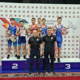 Островные борцы завоевали восемь медалей всероссийских соревнований