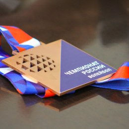 Волейболисты «Элвари-Сахалин» передали Сергею Буренкову бронзовую медаль чемпионата России