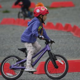 Более 80 юных сахалинцев отметили День велосипедиста участием в соревнованиях
