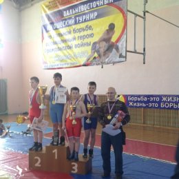 Сахалинские борцы завоевали 8 медалей на дальневосточном турнире 