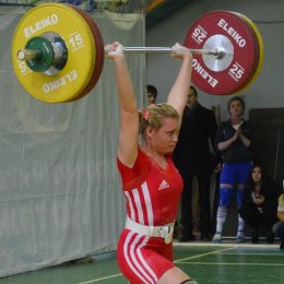 Яна Григорьева завоевала золотую медаль чемпионата России по тяжелой атлетике среди студентов