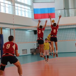 В Южно-Сахалинске начался чемпионат области по волейболу среди мужских команд
