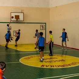 Дюжина команд вышла на старт муниципального этапа чемпионата Школьной баскетбольной лиги «КЭС-баскет» в Тымовском городском округе