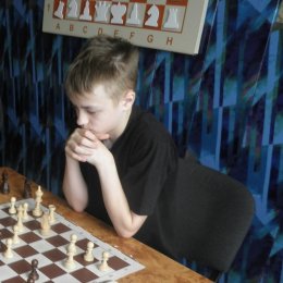 Иван Сумин, Кристина Шерстова и Алексей Романов стали победителями турнира по быстрым шахматам в Холмске 