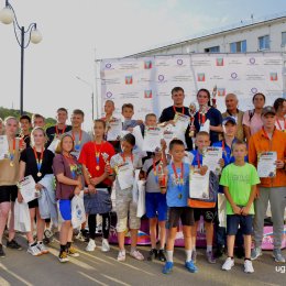 40 спортсменов вышли на старт традиционного легкоатлетического пробега в Углегорском городском округе