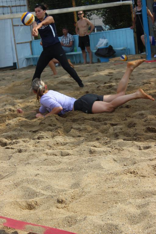 Второй тур чемпионата области по пляжному волейболу