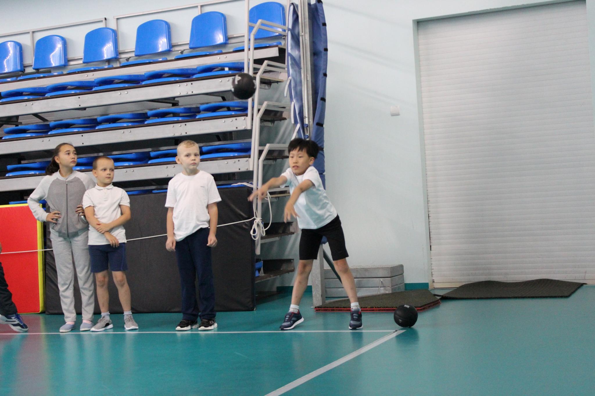 Тестовые испытания в ВЦ "Сахалин" для желающих заниматься волейболом