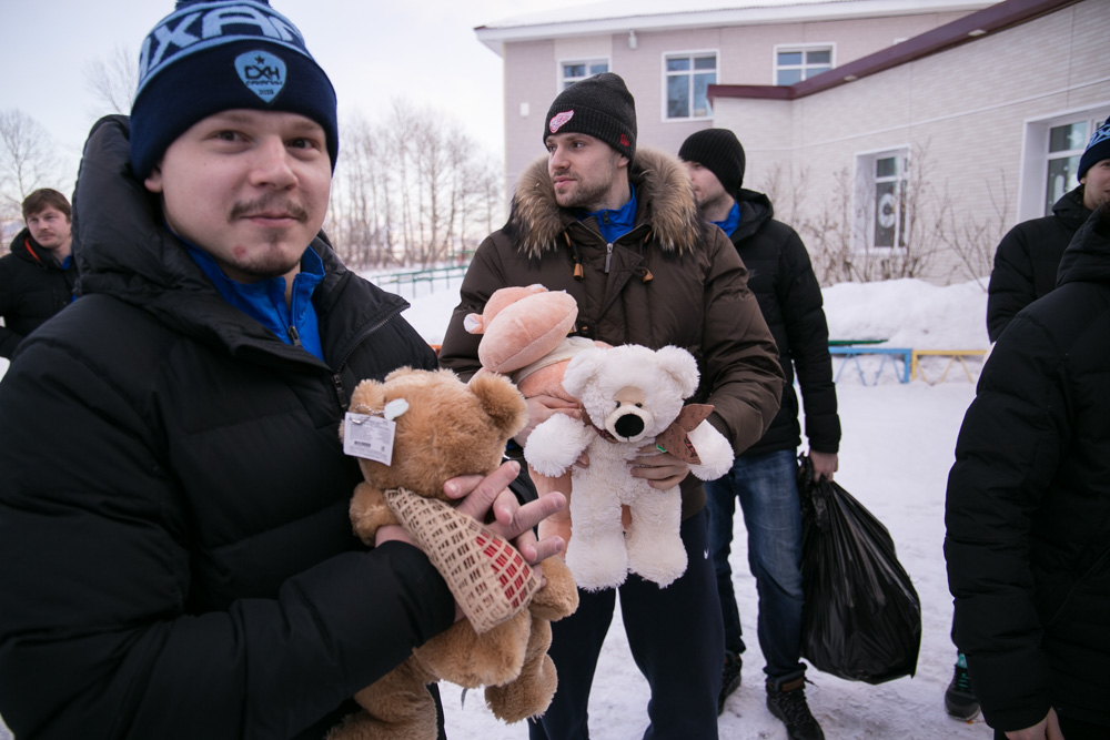 ХК ПСК "Сахалин" в гостях в Троицком детском доме