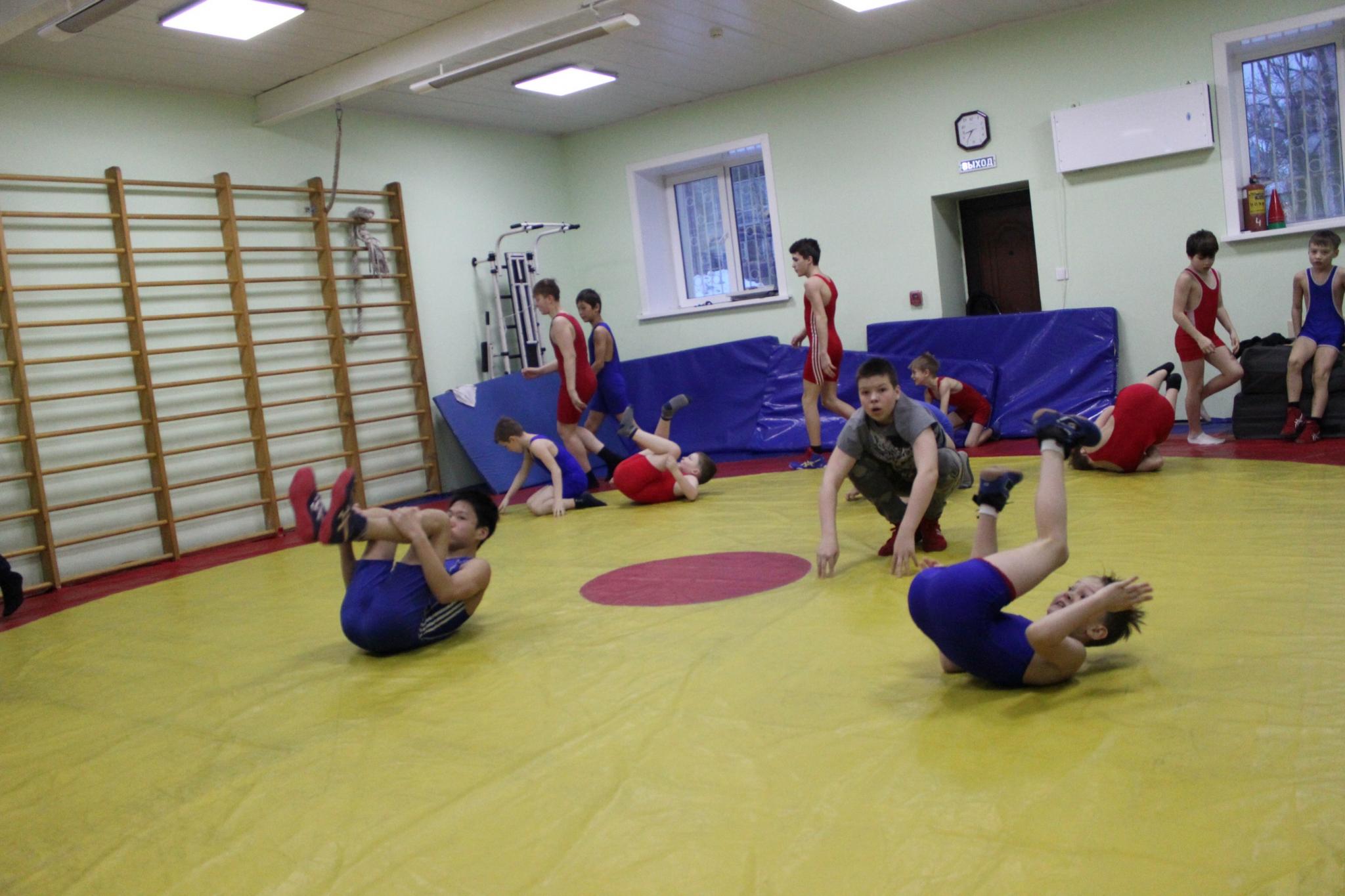 Тренировка борцов в СШ самбо и дзюдо
