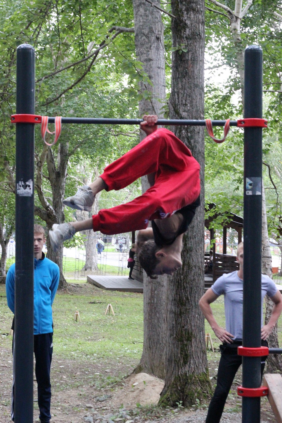 Показательные выступления турникменов на праздновании Дня физкультурника