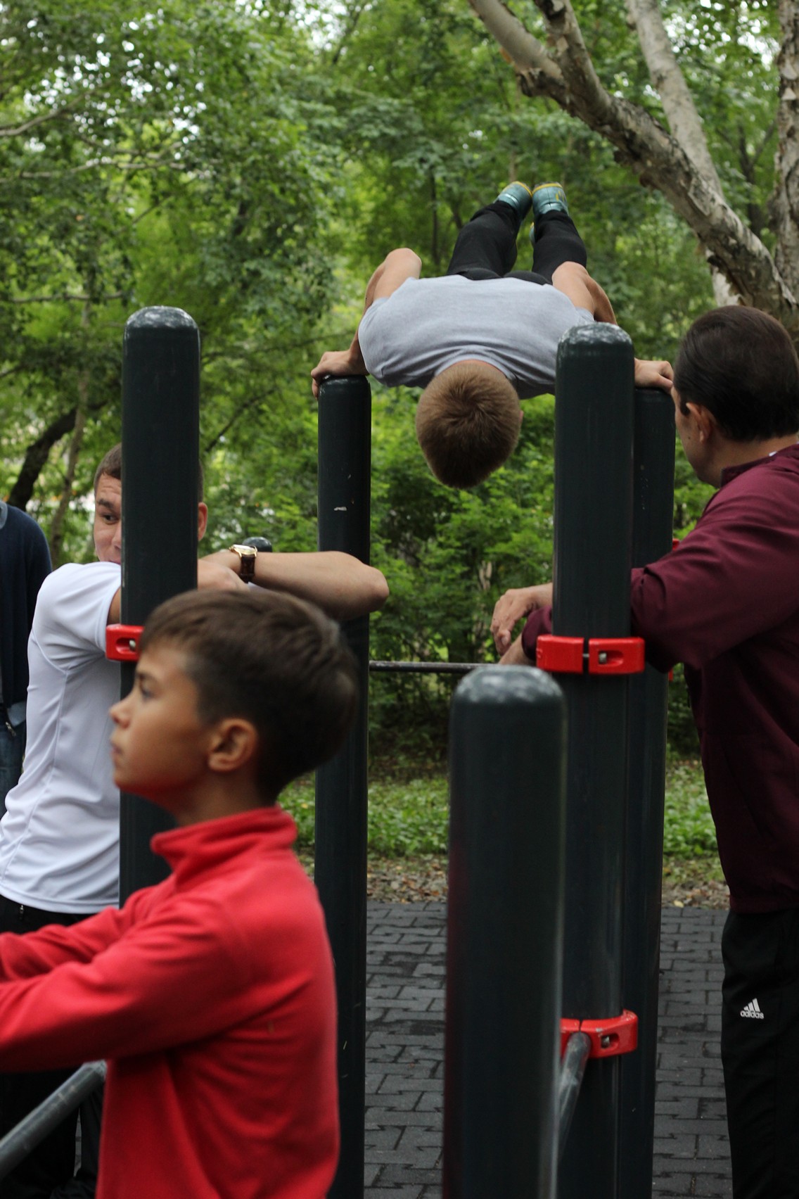 Показательные выступления турникменов на праздновании Дня физкультурника