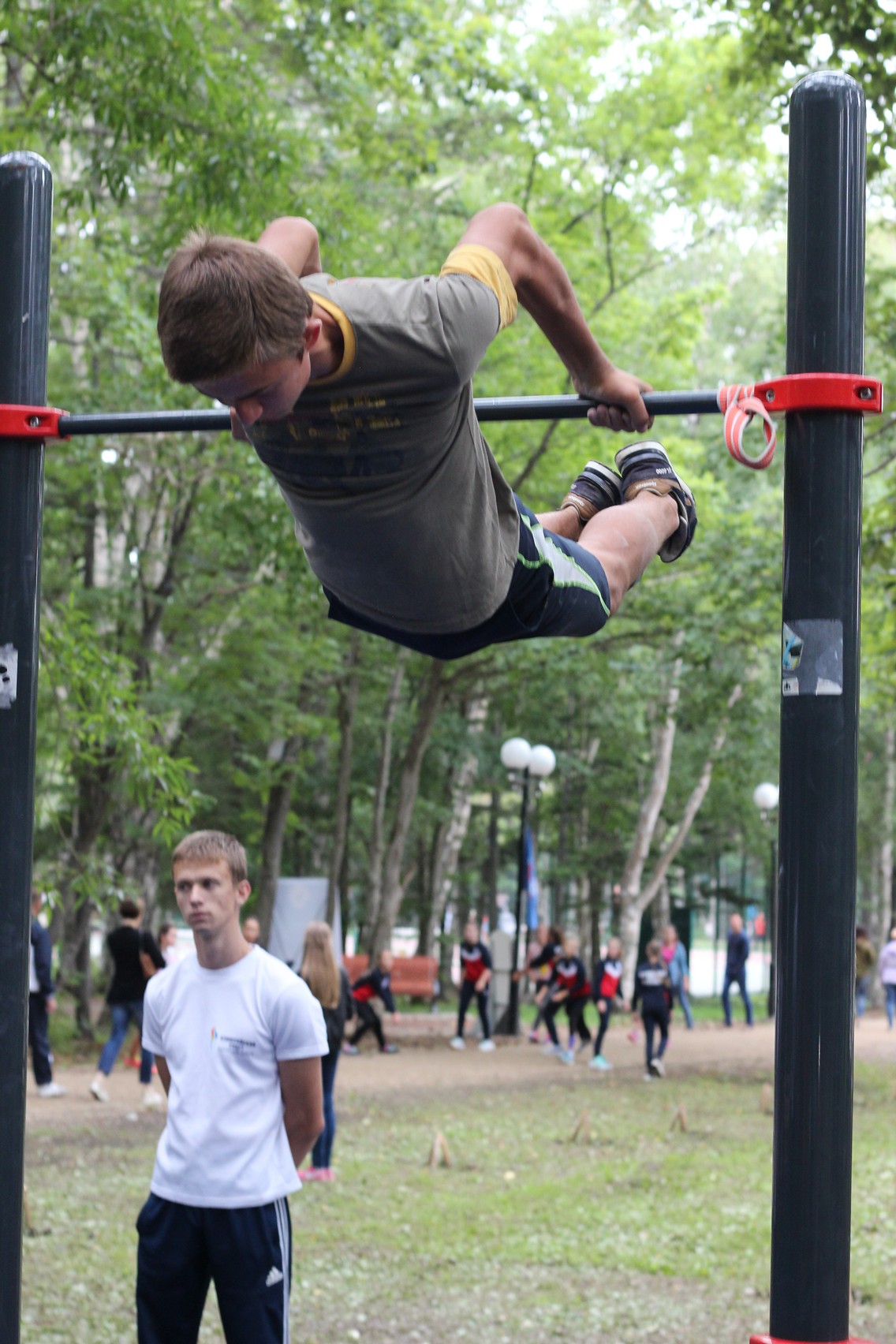 Показательные выступления турникменов на праздновании Дня физкультурника