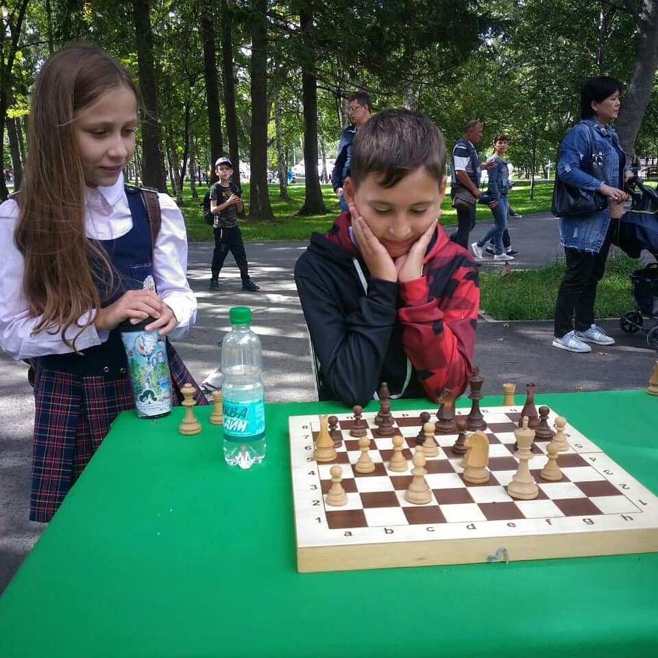 Праздник шахмат в городском парке