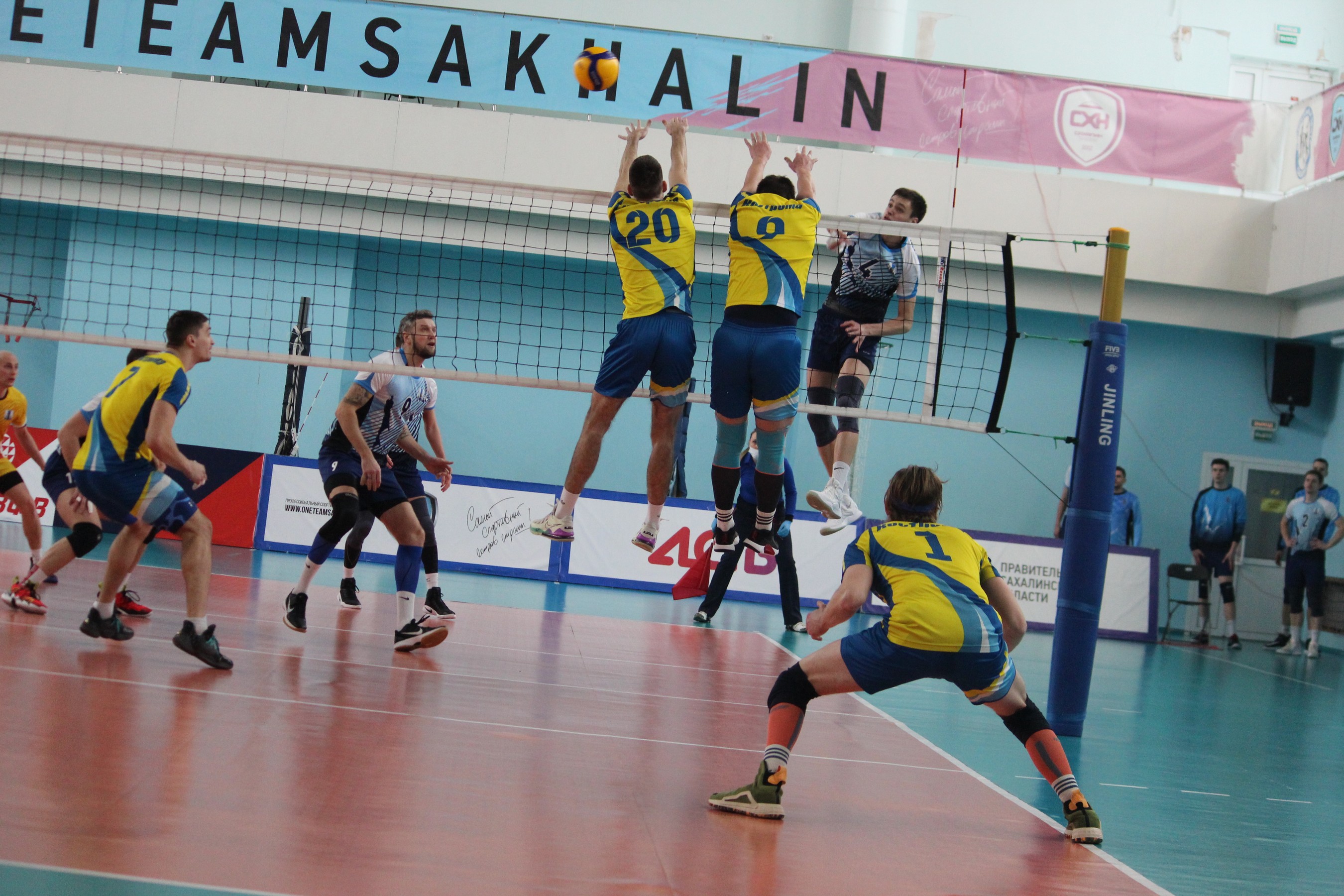 "Элвари-Сахалин" - "Волжанин" (Кострома)